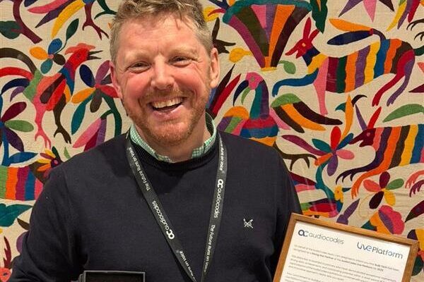 Garath Williams, Managing Director of Bulb Tech Group receiving a Rising Star award.