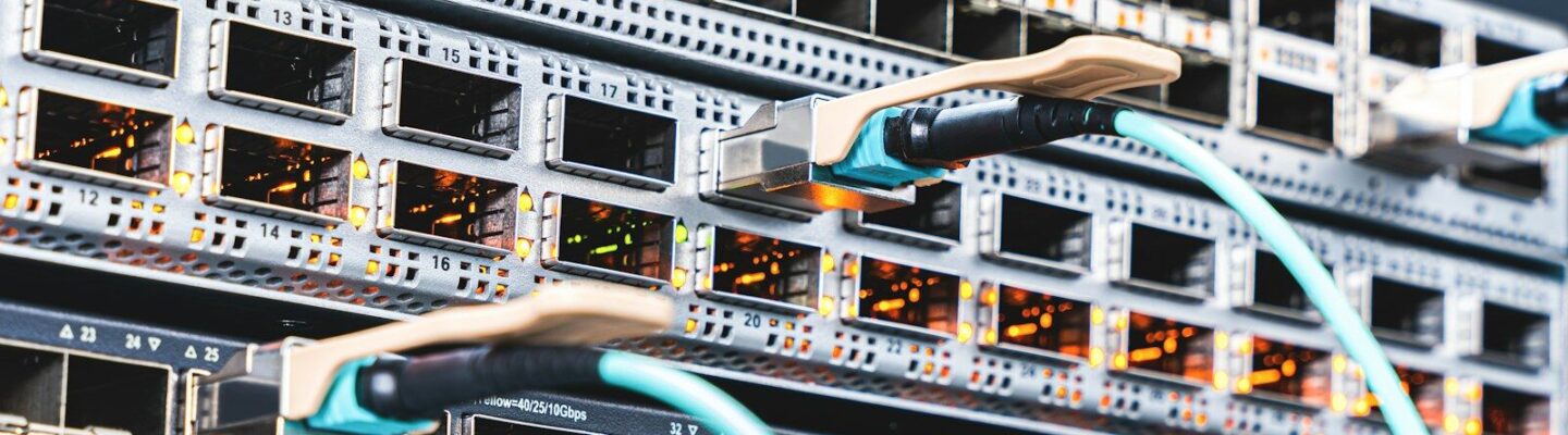 a bunch of wires that are connected to a server