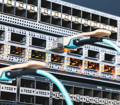a bunch of wires that are connected to a server