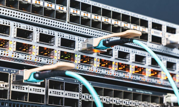 a bunch of wires that are connected to a server